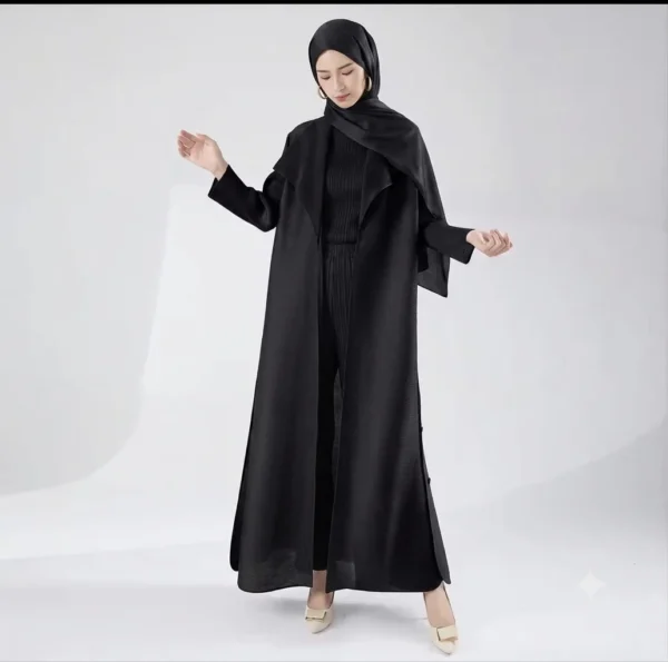 Black side buttoned solid pleated shrug